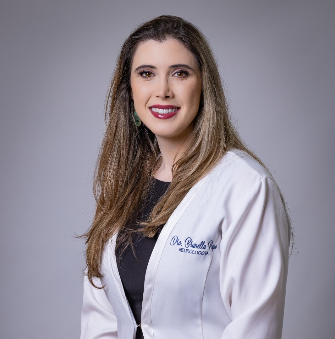 Dra. Brunella Pupo em seu consultório